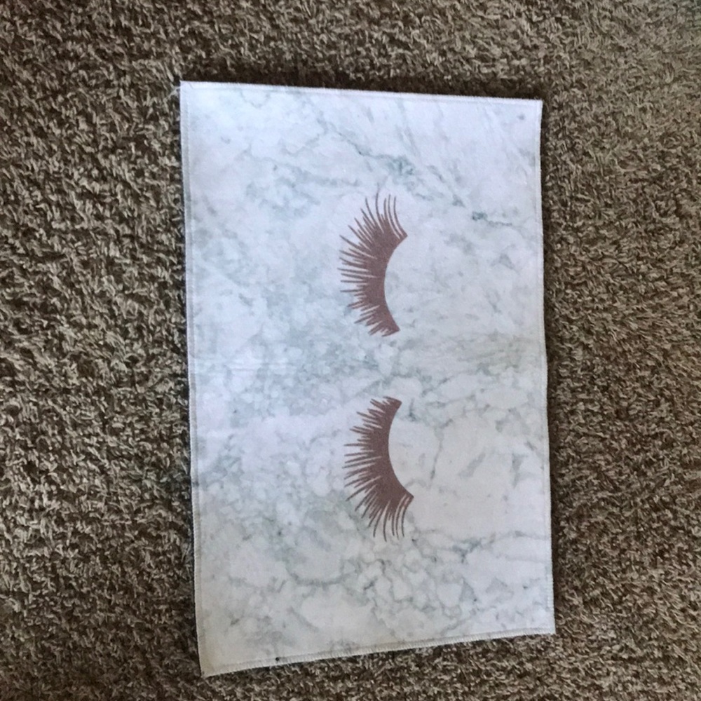 A Mat with lashes